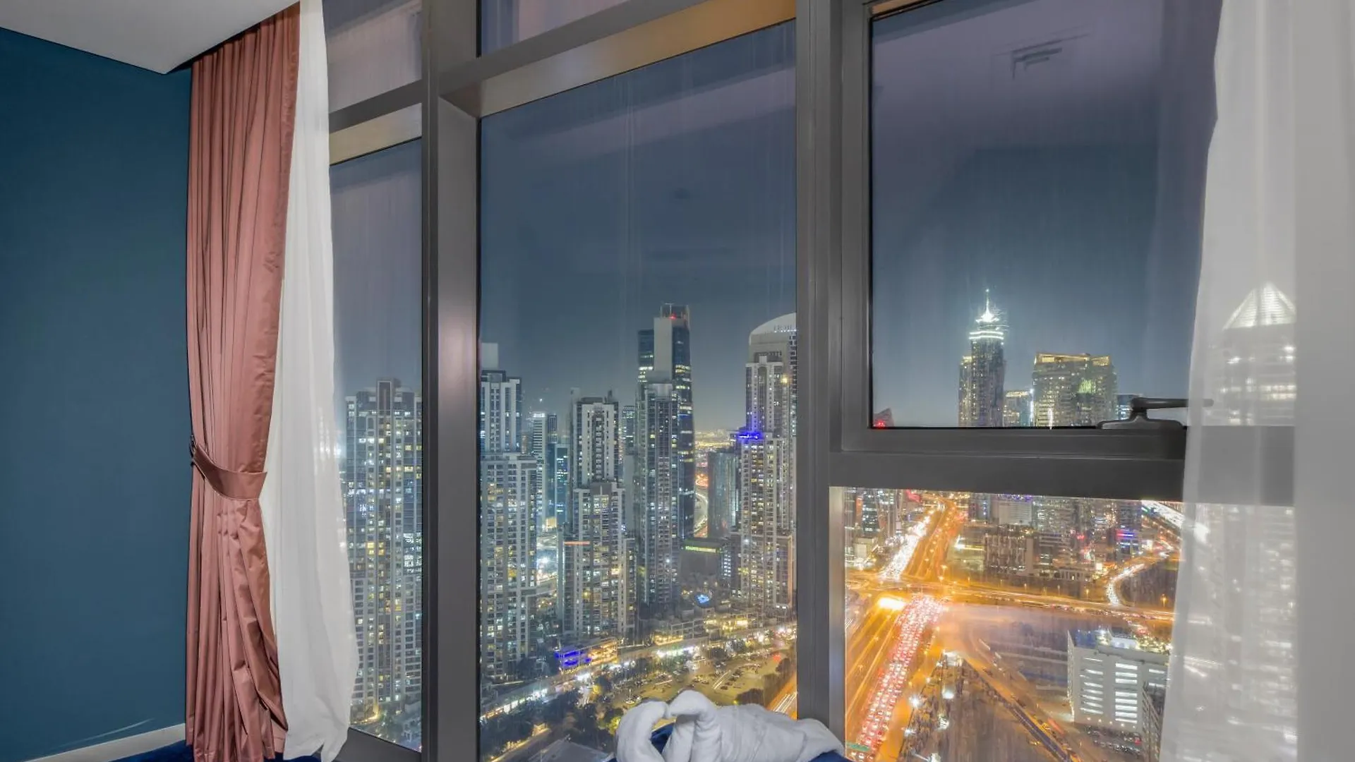 Pool In The Clouds With Burj Khalifa View, 2Br Apartment In Paramount Hotel Midtown Dubai