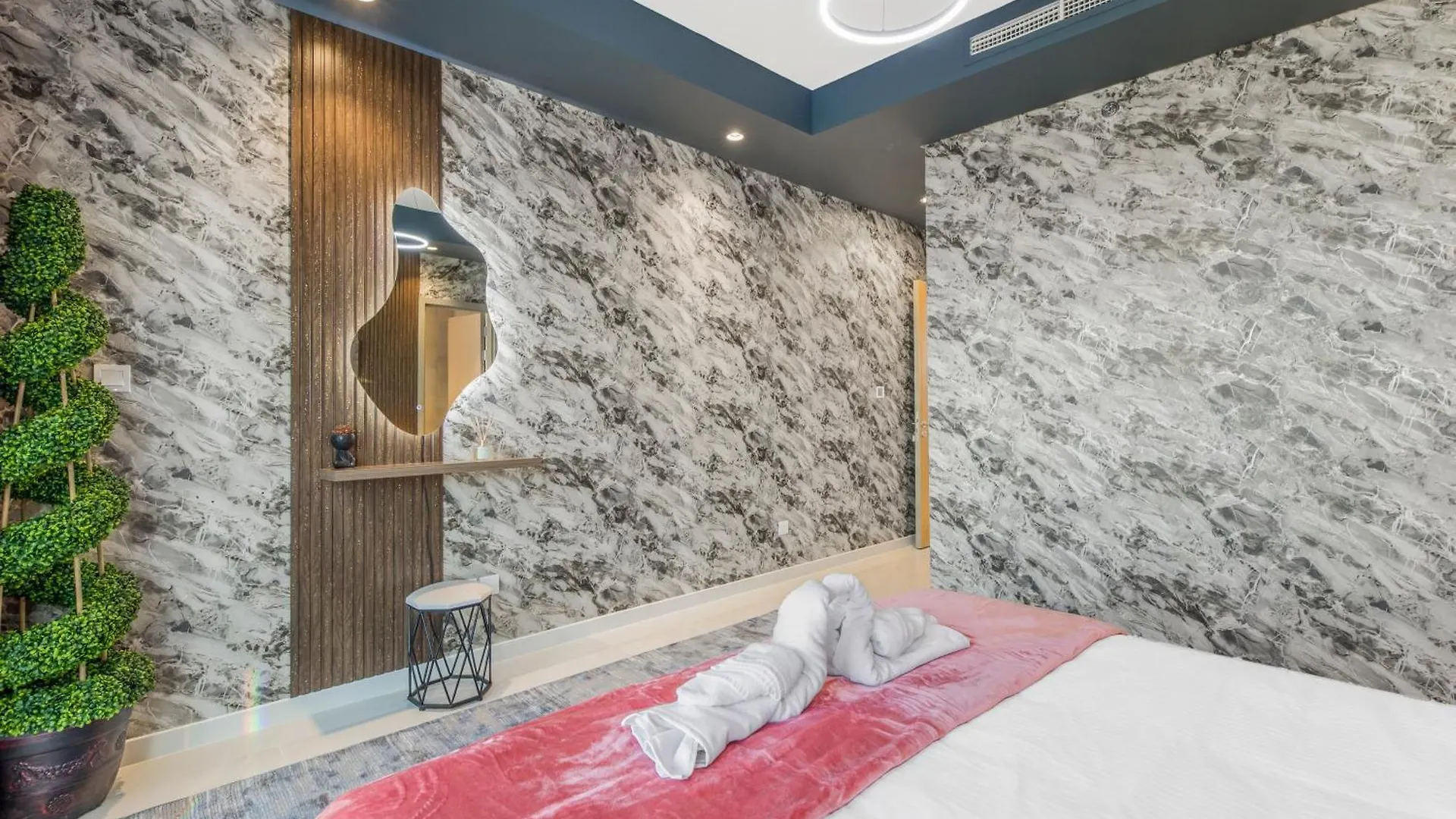 Pool In The Clouds With Burj Khalifa View, 2Br Apartment In Paramount Hotel Midtown Dubaï