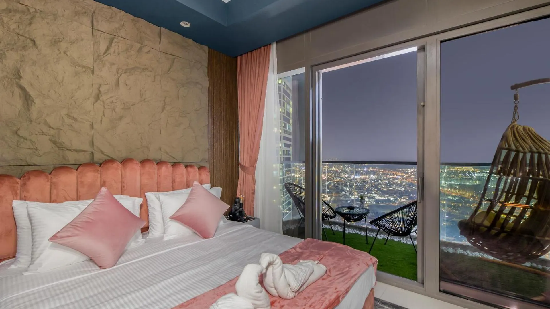 Pool In The Clouds With Burj Khalifa View, 2Br Apartment In Paramount Hotel Midtown Dubaï